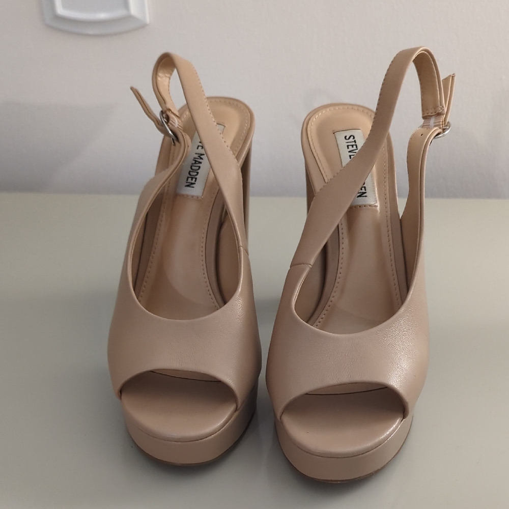 Steve Madden Tan Platform Sandals with Chunky Heels